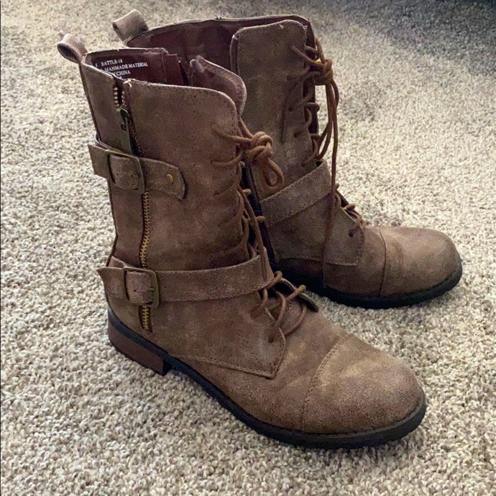 Brown boots with side zipper